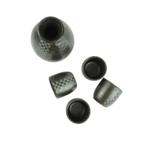 Conjunto de Saquê Preto – 4 Copos e 1 Garrafa